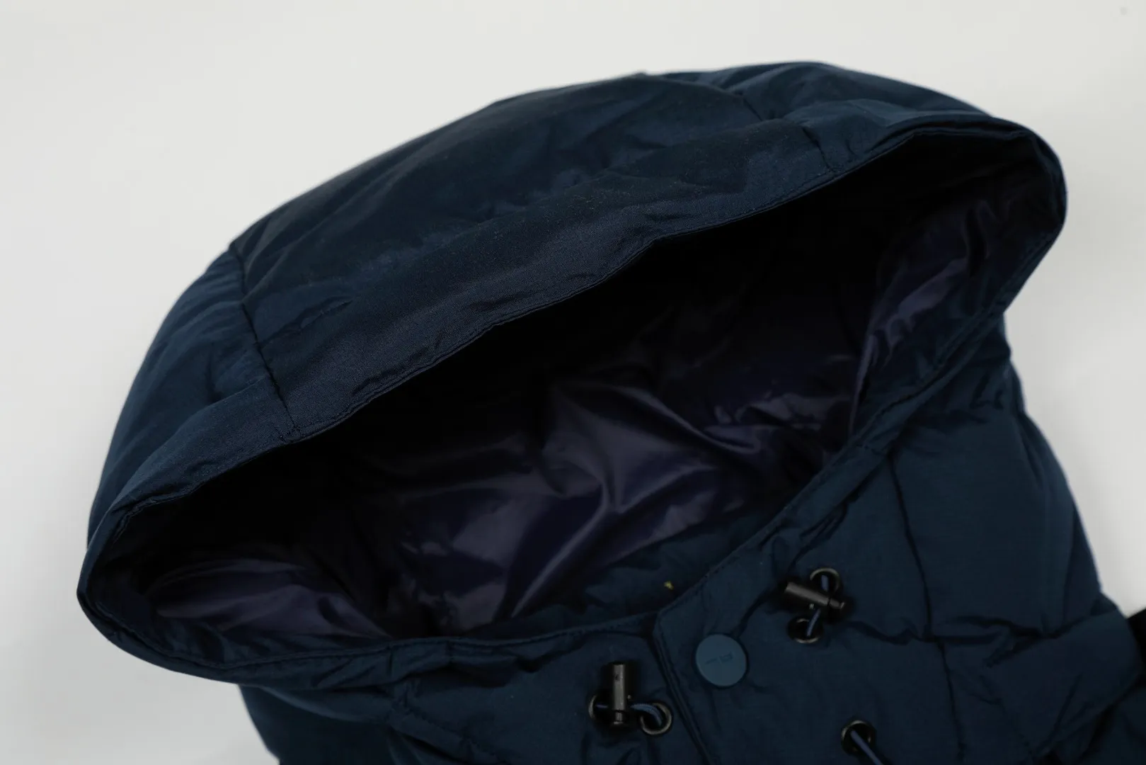 P720 Top quality" Style number: 9003# [Ralph Lauren winter basic classic embroidered men's and women's couple's same style hooded down jacket] ✅Ralph Lauren American retro chest zipper high version top-fill winter down jacket ✅100% high-quality white duck down, high version top-fill capacity ✅Double-layer inner velvet to strictly prevent velvet running ✅Built-in adjustable drawstring, windproof and coldproof, considerate and in place ✅Original version The maximum size can be worn up to 200 pounds. Loose and comfortable, no pressure. ✅Same style for male and female couples. Recommended OOTD outfits in winter~ Size: S-XL Color: Black, milky white, khaki, navy blue, military green